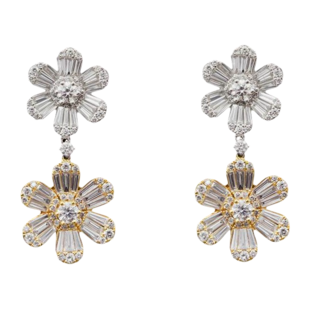 Stunning Diamond Flower Earrings in 18k Gold - Luxurious Design